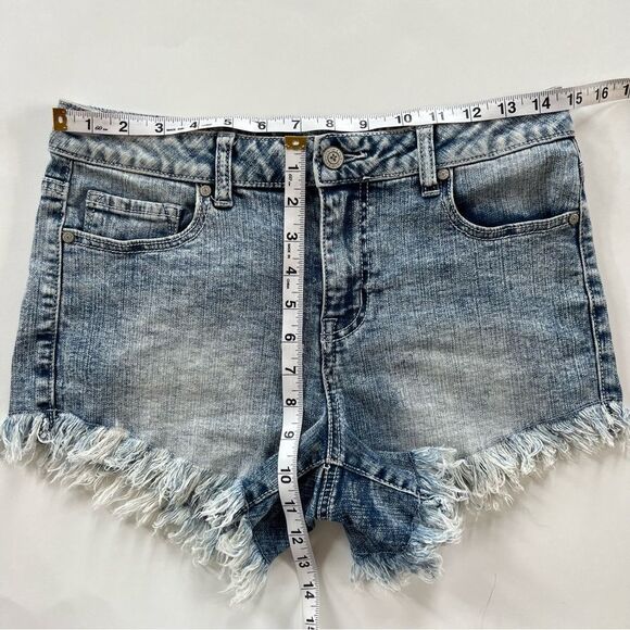 Altar’d State Distressed Fringed Light Wash Denim Jean Shorts Size 26 - Picture 9 of 13